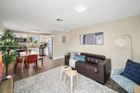 Propiedad comercial en venta en Hollywood, Florida, 250.84 m2 № 2170825 - foto 2