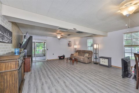 House in Gibsonton, Florida 3 bedrooms, 151.62 sq.m. № 1900007 - photo 16