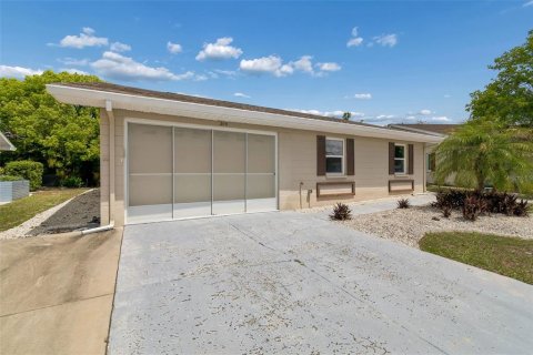 House in Sun City Center, Florida 2 bedrooms, 109.62 sq.m. № 2225824 - photo 2