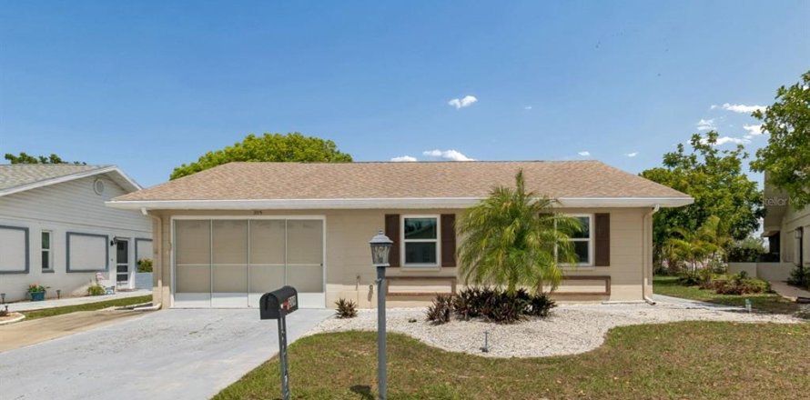 House in Sun City Center, Florida 2 bedrooms, 109.62 sq.m. № 2225824