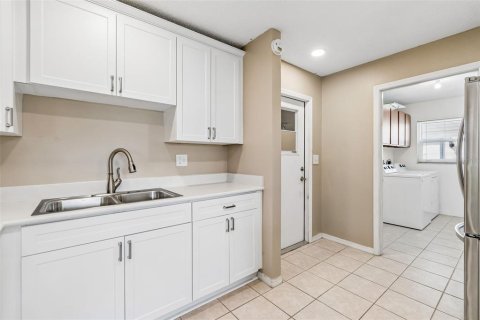 House in Sun City Center, Florida 2 bedrooms, 109.62 sq.m. № 2225824 - photo 13