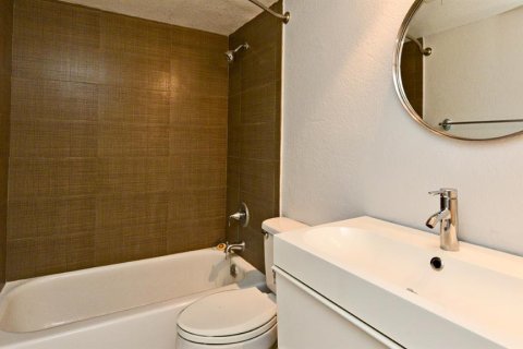 Condo in Winter Park, Florida, 2 bedrooms  № 1903211 - photo 11