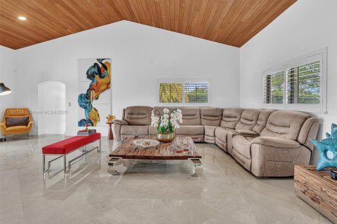House in Homestead, Florida 5 bedrooms, 270.53 sq.m. № 1727355 - photo 22
