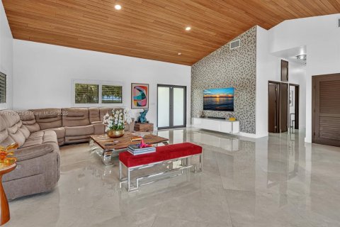 House in Homestead, Florida 5 bedrooms, 270.53 sq.m. № 1727355 - photo 23