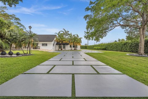 House in Homestead, Florida 5 bedrooms, 270.53 sq.m. № 1727355 - photo 2