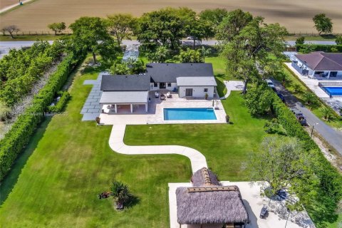 House in Homestead, Florida 5 bedrooms, 270.53 sq.m. № 1727355 - photo 6