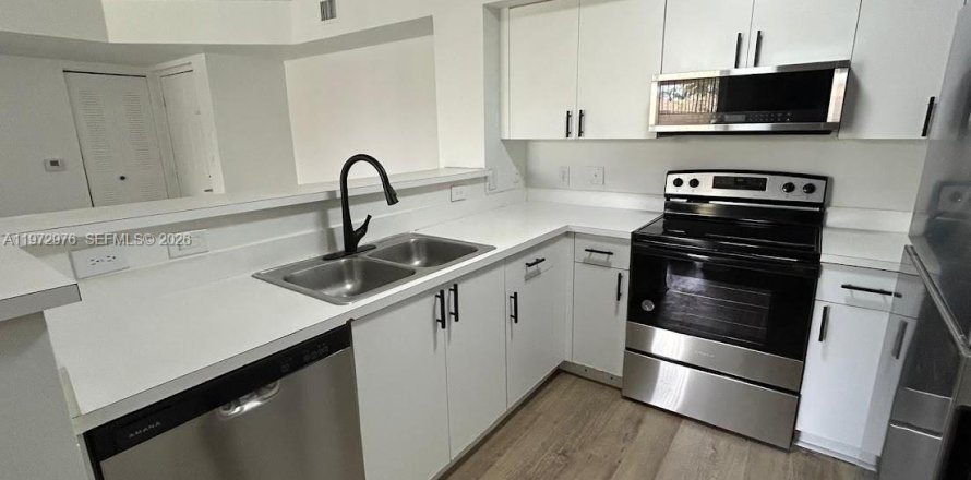 Кондоминиум с 2 спальнями в Мирамар, Флорида № 2033108