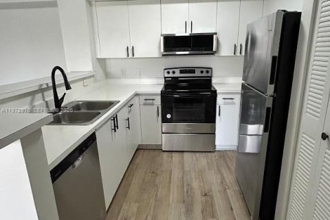 Купить кондоминиум в Мирамар, Флорида 2 спальни, 91.32м2, № 2033108 - фото 5