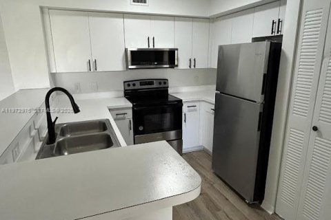 Купить кондоминиум в Мирамар, Флорида 2 спальни, 91.32м2, № 2033108 - фото 3