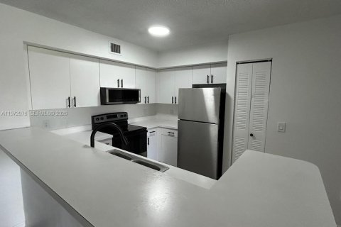 Купить кондоминиум в Мирамар, Флорида 2 спальни, 91.32м2, № 2033108 - фото 4