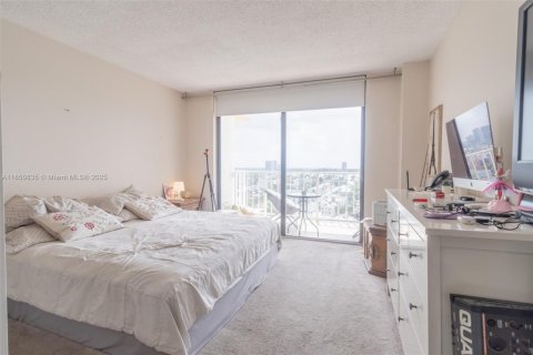 Condo in Sunny Isles Beach, Florida, 2 bedrooms  № 1878751 - photo 14