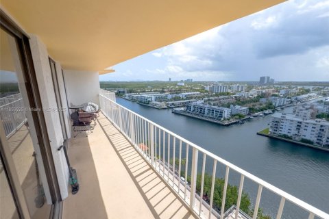 Condo in Sunny Isles Beach, Florida, 2 bedrooms  № 1878751 - photo 4