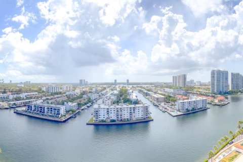 Condo in Sunny Isles Beach, Florida, 2 bedrooms  № 1878751 - photo 1