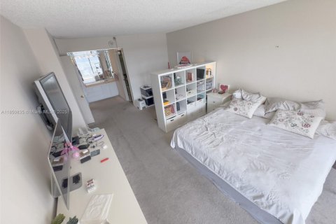 Condo in Sunny Isles Beach, Florida, 2 bedrooms  № 1878751 - photo 16