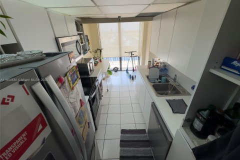 Condo in Sunny Isles Beach, Florida, 2 bedrooms  № 1878751 - photo 7