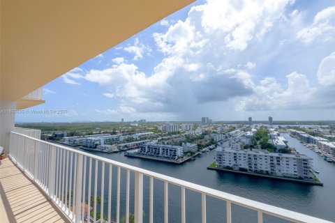 Condo in Sunny Isles Beach, Florida, 2 bedrooms  № 1878751 - photo 5