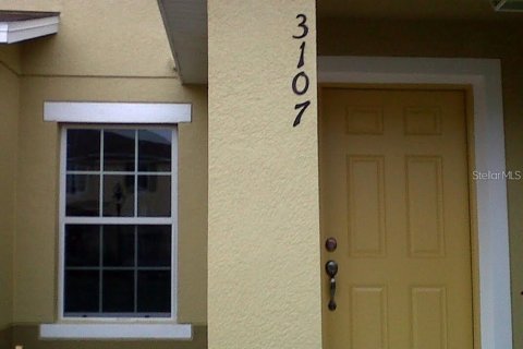 Adosado en venta en Kissimmee, Florida, 2 dormitorios, 121.14 m2 № 2106339 - foto 2
