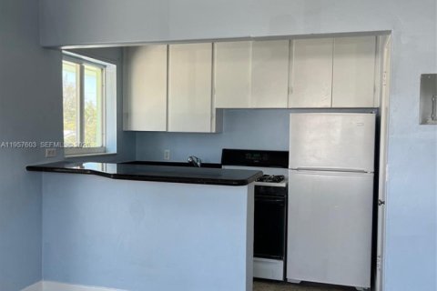 Condo in Delray Beach, Florida, 1 bedroom  № 2011497 - photo 11