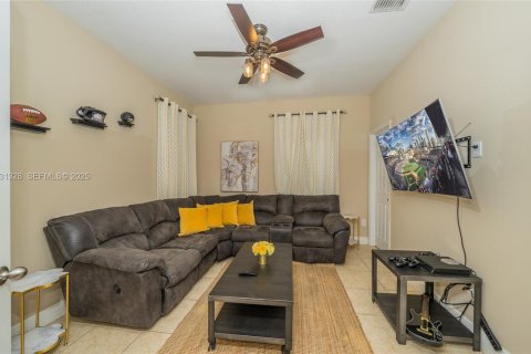 Villa ou maison à vendre à Tampa, Floride: 4 chambres, 150.87 m2 № 2034534 - photo 9