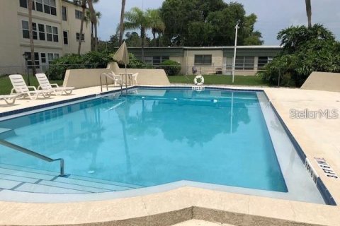 Condominio en venta en Seminole, Florida, 2 dormitorios, 81.2 m2 № 1881276 - foto 14