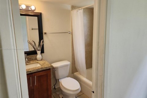 Condo in Pompano Beach, Florida, 1 bedroom  № 1809007 - photo 8