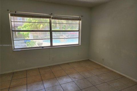 Condo in Pompano Beach, Florida, 1 bedroom  № 1809007 - photo 16