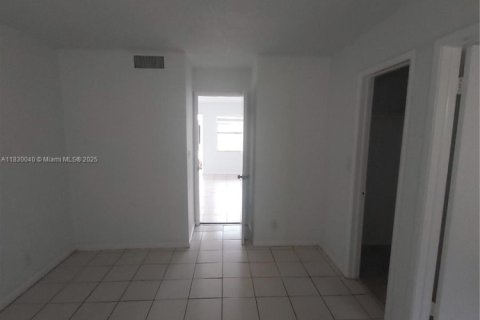 Condo in Pompano Beach, Florida, 1 bedroom  № 1809007 - photo 6