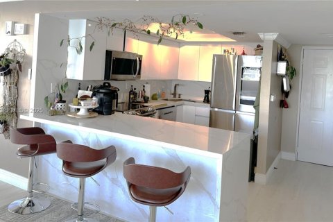 Купить кондоминиум в Санни-Айлс-Бич, Флорида 2 спальни, 102.19м2, № 1986155 - фото 4