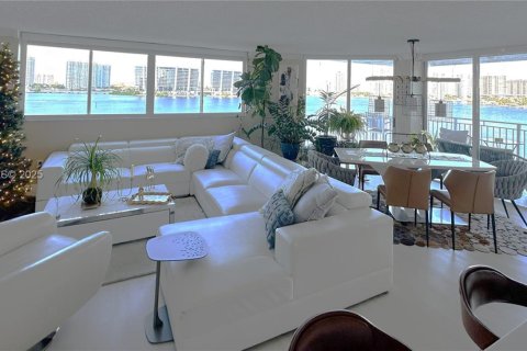 Купить кондоминиум в Санни-Айлс-Бич, Флорида 2 спальни, 102.19м2, № 1986155 - фото 2