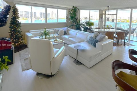 Купить кондоминиум в Санни-Айлс-Бич, Флорида 2 спальни, 102.19м2, № 1986155 - фото 1