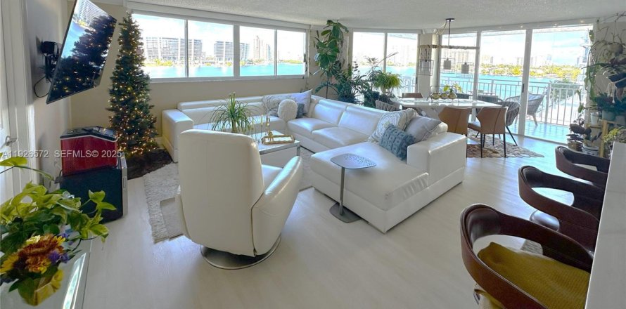 Кондоминиум с 2 спальнями в Санни-Айлс-Бич, Флорида № 1986155