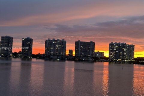 Купить кондоминиум в Санни-Айлс-Бич, Флорида 2 спальни, 102.19м2, № 1986155 - фото 20