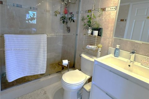 Купить кондоминиум в Санни-Айлс-Бич, Флорида 2 спальни, 102.19м2, № 1986155 - фото 14