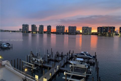 Купить кондоминиум в Санни-Айлс-Бич, Флорида 2 спальни, 102.19м2, № 1986155 - фото 21