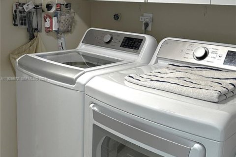 Купить кондоминиум в Санни-Айлс-Бич, Флорида 2 спальни, 102.19м2, № 1986155 - фото 15