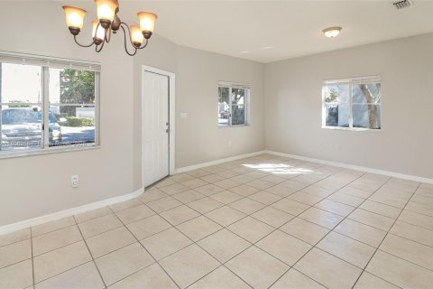 Townhouse in Homestead, Florida 3 bedrooms, 141.03 sq.m. № 1745804 - photo 5