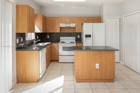 Townhouse in Homestead, Florida 3 bedrooms, 141.03 sq.m. № 1745804 - photo 4