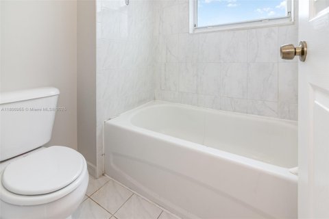 Townhouse in Homestead, Florida 3 bedrooms, 141.03 sq.m. № 1745804 - photo 12