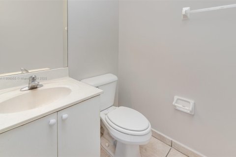 Townhouse in Homestead, Florida 3 bedrooms, 141.03 sq.m. № 1745804 - photo 8