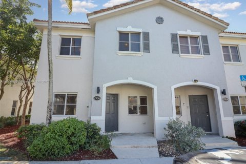 Townhouse in Homestead, Florida 3 bedrooms, 141.03 sq.m. № 1745804 - photo 1