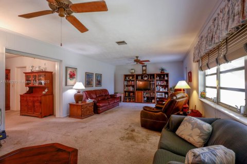 House in Homestead, Florida 3 bedrooms, 173.17 sq.m. № 1780116 - photo 10