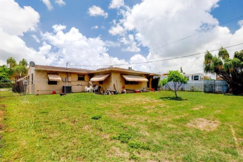 House in Homestead, Florida 3 bedrooms, 173.17 sq.m. № 1780116 - photo 5