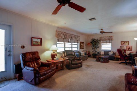 House in Homestead, Florida 3 bedrooms, 173.17 sq.m. № 1780116 - photo 11