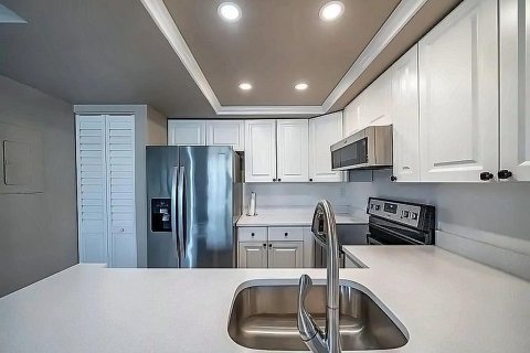 Condo in West Palm Beach, Florida, 1 bedroom  № 2381456 - photo 2