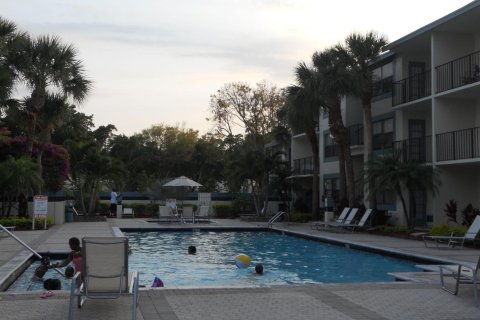 Condo in West Palm Beach, Florida, 1 bedroom  № 2381456 - photo 5