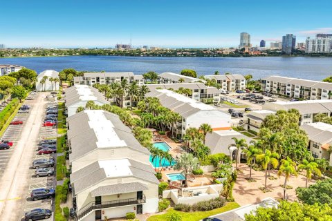 Condo in West Palm Beach, Florida, 1 bedroom  № 2381456 - photo 10