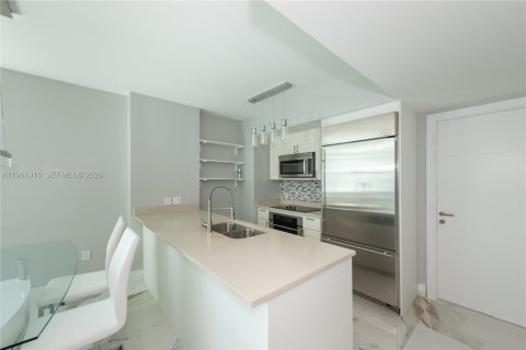 Condo in Miami, Florida, 2 bedrooms  № 2053064 - photo 13