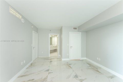 Condo in Miami, Florida, 2 bedrooms  № 2053064 - photo 18