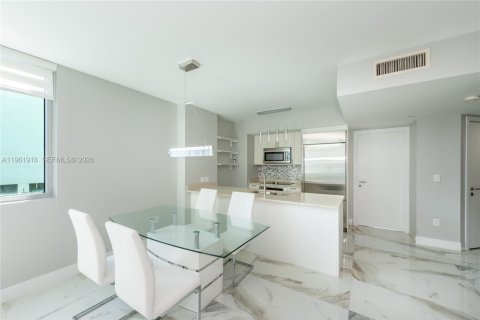 Condo in Miami, Florida, 2 bedrooms  № 2053064