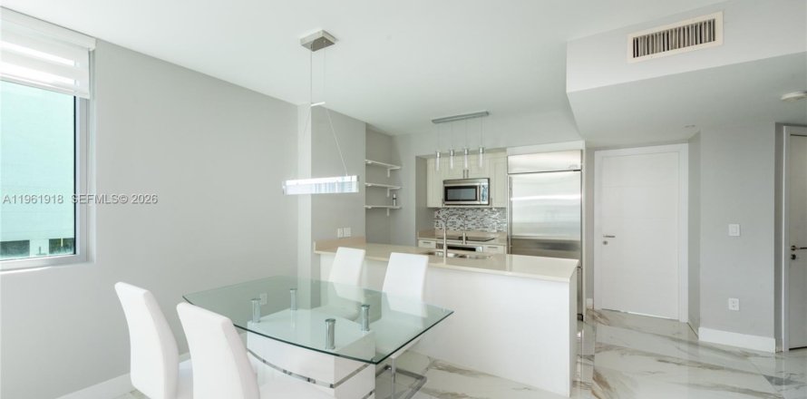 Condo in Miami, Florida, 2 bedrooms  № 2053064